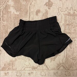 lululemon hotty hot shorts 2.5 size 0